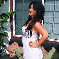 Plump Brittney Is A Shemale With Lots Of Curves